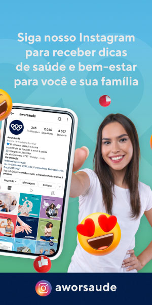 Banner divulgando o Instagram da Awor Saúde. Na imagem, uma moça segura um celular que está com o Instagram da Awor Saúde aberto., alguns emojis flutuam envolta dela. Acima dela, tem o escrito Siga nosso Instagram para receber dicas de saúde e bem-estar para você e sua família. Embaixo dela, uma faixa azul escura com o ícone do Instagram e o escrito aworsaúde indicando o usuário do Instagram da Awor Saúde. Atrás, um fundo que transita entre as cores azul e verde com a logo da Awor Saúde nele. Esse banner é utilizado no sidebar do site da Awor Saúde.